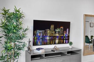 Gorgeous 3-Bed Retreat Mins from Bayside and Parking - Miami - 1