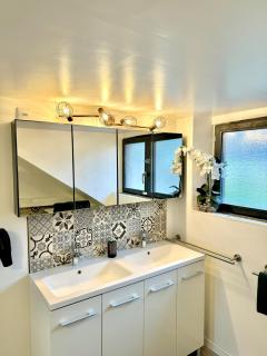 GITE DANINOU; meublé 3 chambres avec terrasse (1er étage du château) , salon et cuisine ouverte - 3