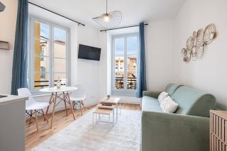 Charming City Center Studio 302 - 0