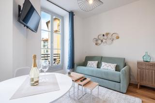 Charming City Center Studio 302 - 9