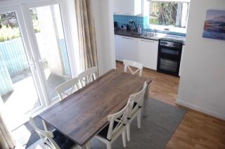 Lovely cottage in Snowdonia, private hot tub, by mountains & award winning beach - Fairbourne - 2