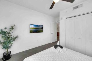 Amazing 3 Bed Unit in DWNTWN Miami With Free Parking - Miami - 2