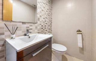 Beautiful Home In Playa De Almazora - 9