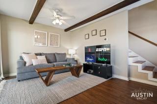 Walk to Zilker Patio w a View Elevated Balcony - Austin - 3