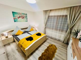 2 Zimmer Ferienwohnung Denis 2 - 4
