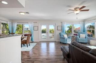 24th St Beach House! 50ft to the beach or the bay! - Bradenton Beach - 9