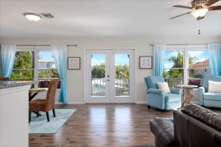 24th St Beach House! 50ft to the beach or the bay! - Bradenton Beach - 6