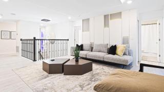 Luxurious 10-Bed Lakefront Retreat Near Disney - Kissimmee - 8