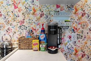 Pensacola Whimsy Hideaway: Quirky Apartment Near NAS - Pensacola - 3
