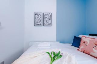 5 Bed Salford Sanctuary Retreat - 3