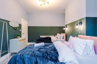 5 Bed Salford Sanctuary Retreat - 2