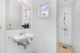 Spacious! 2024 Renovated! 4 Bedrooms! - 2