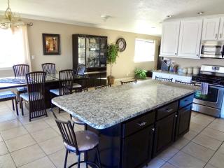 Sleeps 20! Rare Family Friendly House. - 9