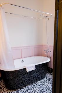 Speakeasy Suites Sleeps 18 - Nevada City - 5