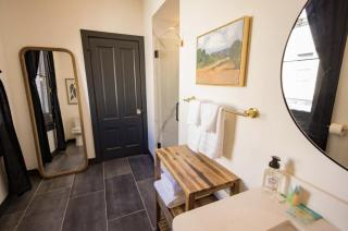 Speakeasy King Suite (Rm 2) - Nevada City - 2