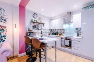 NEW! Stunning City-Centre Home by 53 Degrees Property, ideal for Couples, Amazing Location! - Chester - 3