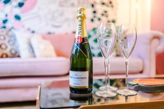 NEW! Stunning City-Centre Home by 53 Degrees Property, ideal for Couples, Amazing Location! - Chester - 5