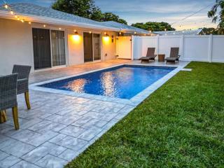 Luxe Home - Heated Pool I 5 min to Beach I BBQ Grill - Fort Lauderdale - 9