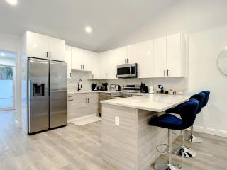 Luxe Home - Heated Pool I 5 min to Beach I BBQ Grill - Fort Lauderdale - 6