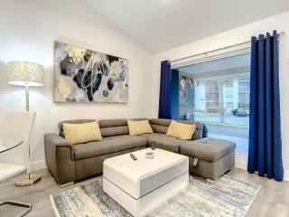 Luxe Home - Heated Pool I 5 min to Beach I BBQ Grill - Fort Lauderdale - 4
