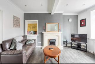 Captivating 3 bedroom home with conservatory - Hamilton - 7