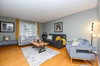 Bright & Cozy 4BR Home for Your Family Stay With Optional Pool Access - Mississauga - 1