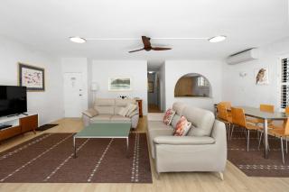 Family Charm, Just Steps to the Beach - Noosa Heads - 1
