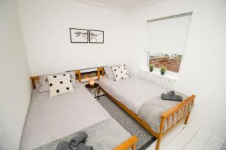 Brand New Stylish Three Story House! - Thorpe Saint Andrew - 5