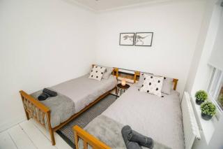 Brand New Stylish Three Story House! - Thorpe Saint Andrew - 4