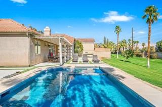 Luxurious Getaway Near Coachella Stagecoach Pool Putting Green Parking Firepit Sleeps 11 - Indio - 0