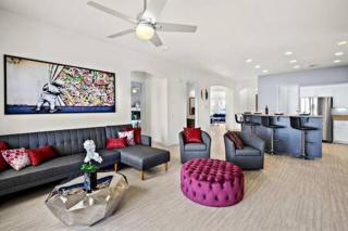 Luxurious Getaway Near Coachella Stagecoach Pool Putting Green Parking Firepit Sleeps 11 - Indio - 7