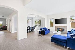 Luxurious Getaway Near Coachella Stagecoach Pool Putting Green Parking Firepit Sleeps 11 - Indio - 2
