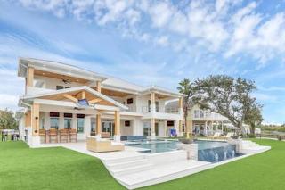Infinity Pool Paradise I Luxe Waterfront Living - Edgewater - 2