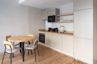 Beautiful Minimalist 1BD Apartment near Montmartre - Parijs - 3