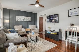 Chic Home with Huge Grassy Yard 7 mins to Arrowhead Stadium - Independence - 0