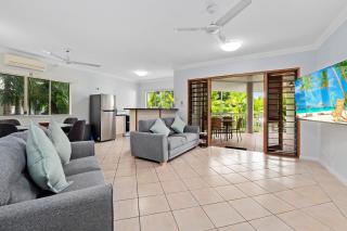 Oliva St 2 Bedroom Palm Cove Apartment - Palm Cove - 0