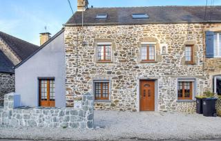 Nice Home In Quettehou With Kitchen - Quettehou - 0
