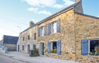 Nice Home In Quettehou With Kitchen - Quettehou - 1