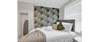 Green Reverie: Stylish Studio Escape - 3