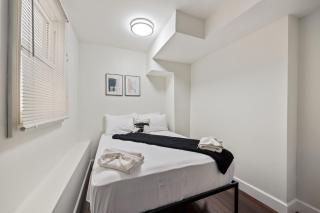 Contemporary 3BR Irving Park Gem near Expressway - Chicago - 7