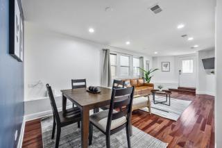 Contemporary 3BR Irving Park Gem near Expressway - Chicago - 1