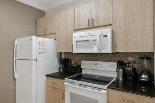 3 Bedrooms 2 Bathrooms Lucaya Village 6-107 - 5