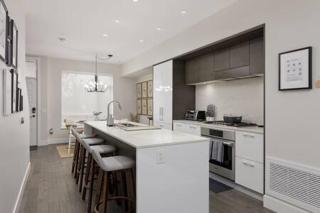 Luxury 3BR TH w Peloton-Central & YVR I 2Parking - Vancouver - 3