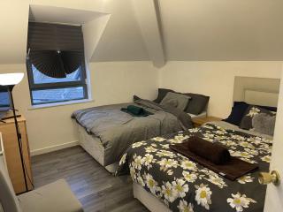 Charming 6-Bed Apartment in Wembley Area - 9