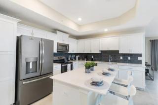 3 Bedrooms - 2 Bathrooms - Storey Lake 4751-308 Ct - Orlando - 2