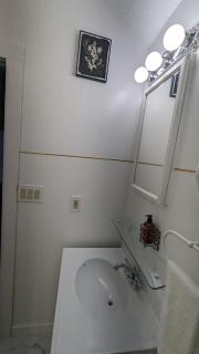 Private, Spacious & Comfy 1 bedroom Entire Suite With Separate Entry & Free Parking - 1