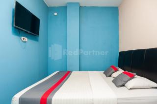 J&B Rooms Pramuka Jakarta Mitra RedDoorz - Jacarta - 9