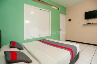 J&B Rooms Pramuka Jakarta Mitra RedDoorz - Jacarta - 1