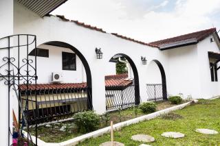 Bangsar Villa for groups, event space and family fun - 1