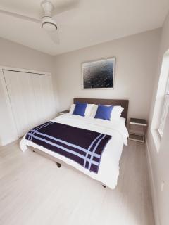 Modern 2 bedroom walking distance to the beach! - 9